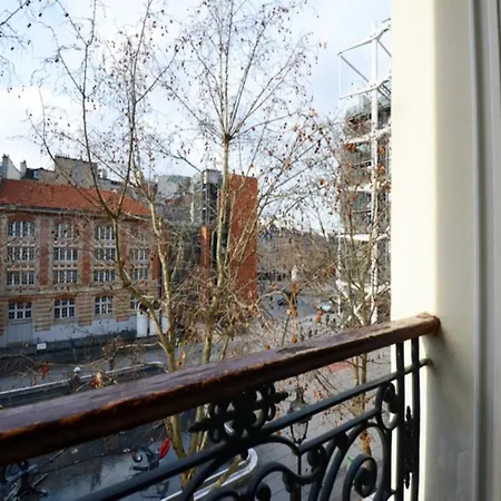 Center Pompidou Apartment Paris