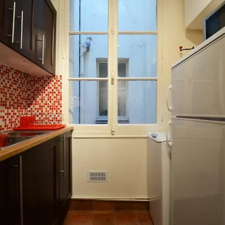 Center Pompidou Apartment